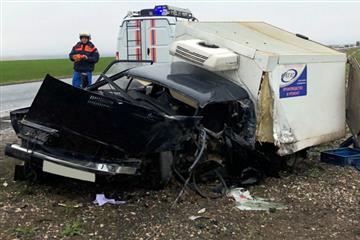 Под Сызранью спасатели "вырезали" из автомобиля тело водителя