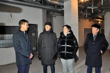 Депутаты губернской думы оценили ход строительства поликлиники в микрорайоне Волгарь