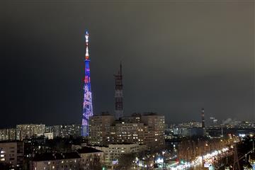 В День добровольца праздничной подсветкой озарилась самарская телебашня