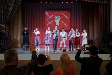 В Красноярском районе Самарской области прошел первый концерт антифашистского форума "Гитары в строю"