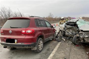 На трассе "Самара-Бугуруслан" два человека погибли при столкновении Opelи Volkswagen