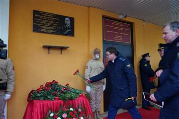 Губернатор открыл мемориальную доску в память о прокуроре Куйбышевской области Николае Баженове