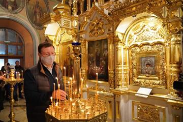 Дмитрий Азаров встретил Рождество в сызранском соборе Казанской иконы Божией матери