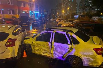 В центре Самары в ДТП с шестью автомобилями пострадали три человека
