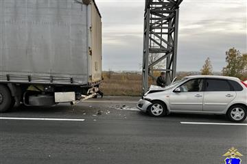 Под Сызранью "Калина" врезалась в грузовик, пострадали две женщины