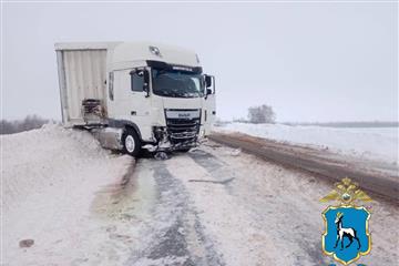 В ДТП на трассе М-5 под Сызранью пострадал водитель грузовика