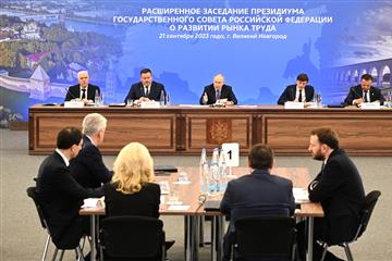 Дмитрий Азаров принял участие в заседании президиума Госсовета РФ по развитию рынка труда