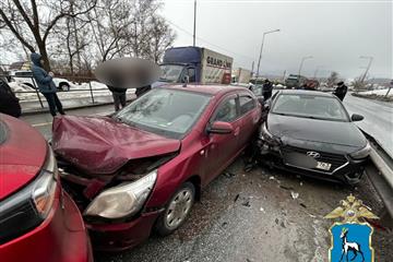 В Самаре пять машин столкнулись на ул. Полтавской