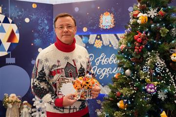 Дмитрий Азаров - об акции "Елка желаний": "Творите чудеса"