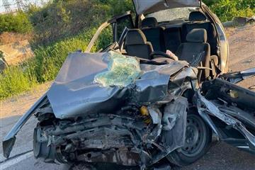 Водитель Lada Priora врезался в грузовик в Тольятти и попал в больницу