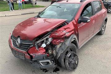В ДТП на проспекте Кирова пострадал водитель Renault