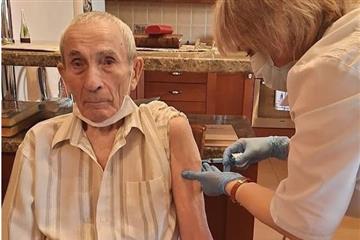 Почетный гражданин Самарской области Юрий Логойдо прошел повторную вакцинацию от COVID-19
