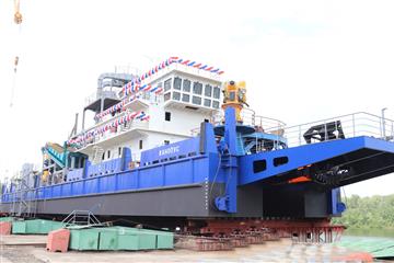 В Самарской области спустили на воду уникальное техническое судно