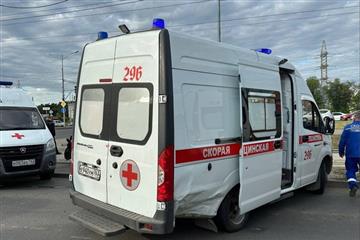 В Самаре на Московском шоссе произошло ДТП с легковушкой и машиной "скорой помощи"