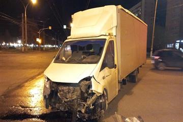 Водитель "Луидора" врезался в Lada Vesta в Тольятти