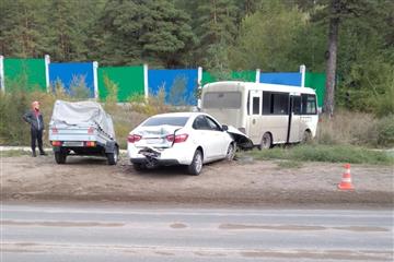 Четыре человека пострадали в Тольятти при столкновении легковушки и автобуса
