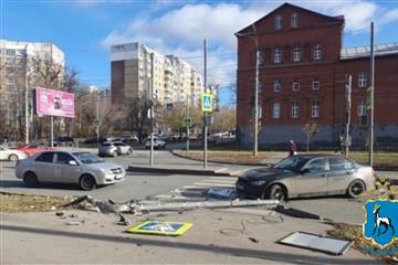 На ул. Солнечной в Самаре на пешехода упал столб