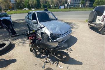 Подросток на питбайке врезался в легковушку в Тольятти