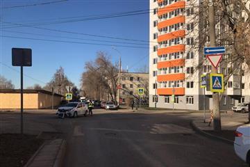 На ул. Николая Панова столкнулись две легковушки, пострадала женщина