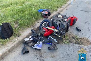 Мотоциклист и его пассажирка пострадали при столкновении с Volkswagen в Тольятти