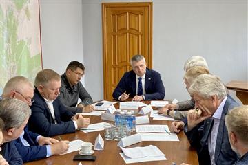 В Тольятти депутаты губдумы обсудили исполнение программы по замене лифтов