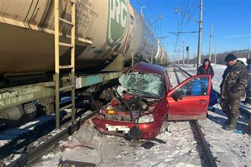 В Новокуйбышевске водитель Lada Kalina погибла при столкновении с поездом