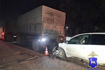 В Безенчукском районе в больницу попали пассажиры иномарки, въехавшей в грузовик 