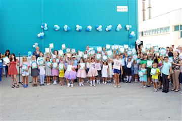 Руководитель "Самарского Стройфарфора" Павел Мисюля собрал 250 одаренных детей на "Праздник Детства"