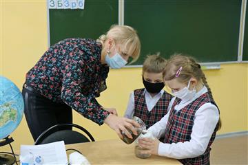 Специалисты Новокуйбышевского завода масел и присадок провели урок охраны природы в школе №12
