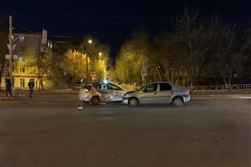 Девушка-пассажир автомобиля Renault пострадала при ДТП на ул. Анотонова-Овсеенко