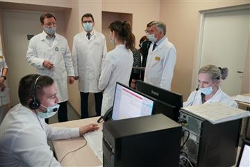 Дмитрий Азаров провел совещание с медиками по ситуации с помощью больным COVID-19