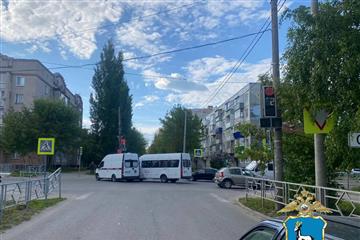 В Сызрани пострадали два пассажира "скорой" при столкновении с автобусом