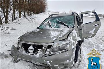 Трехлетняя девочка пострадала в опрокинувшейся машине в Самарской области