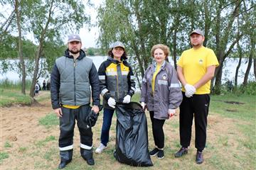 Сотрудники Новокуйбышевского завода масел и присадок расчистили берега водоемов