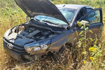 Под Самарой пассажирка съехавшей в кювет Lada получила травму позвоночника