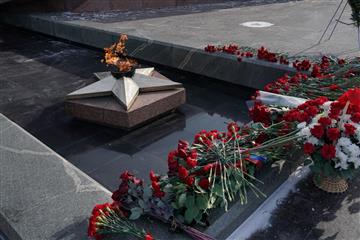 В День защитника Отечества губернатор возложил цветы к Вечному огню