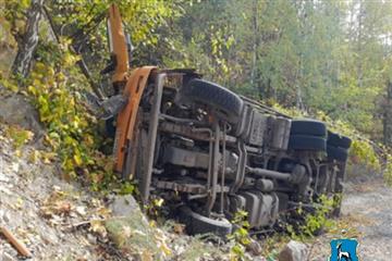 В Жигулевске пострадал водитель грузовика, опрокинувшегося на обочину