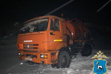 В Кошкинском районе пожилой водитель попал под колеса КамАЗа