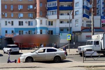 На ул. Ново-Вокзальной в ДТП пострадал 18-летний водитель электросамоката