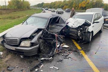 Водитель Mercedes, участвовавший в ДТП с пятью пострадавшими, попал в реанимацию