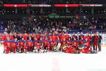 Молодежная сборная России с воспитанником 