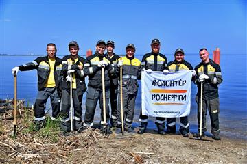 Волжская экоинициатива: сотрудники Сызранского НПЗ очистили берега реки от мусора