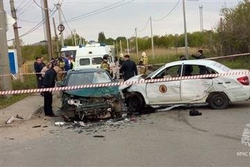 Три человека пострадали в ДТП с тремя машинами в Чапаевске