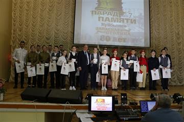 В Камышлинской школе наградили юнармейцев