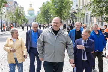 Олег Мельниченко проверил ход работ финального этапа реконструкции улицы Московской