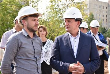 Михаил Богаратов проинспектировал ход строительства регионального центра по хоккею