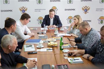 Сельхозтоваропроизводители муниципального района Большеглушицкий посетили круглый стол по вопросам отечественного семеноводства