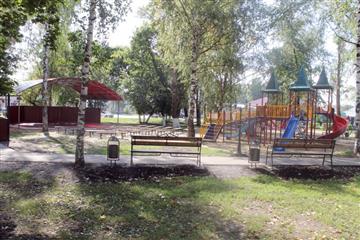 В рамках реализации в Мордовии нацпроектов в центре села Кемля благоустроен парк-сквер