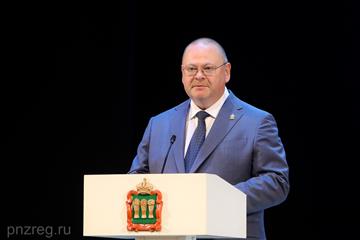Олег Мельниченко отметил важность вклада педагогов в будущее страны