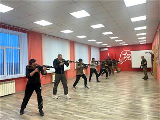 В Доме "Юнармии" города Гая Оренбургской области прошли занятия по военно-тактической подготовке